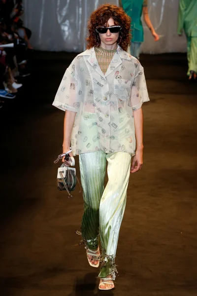 Look 3